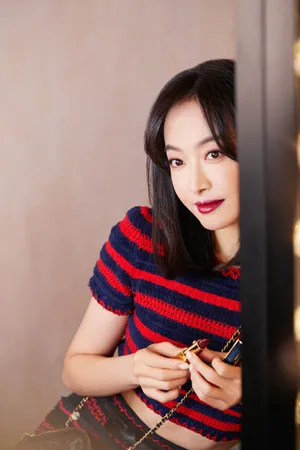 宋茜针织衫红唇性感写真图片_2