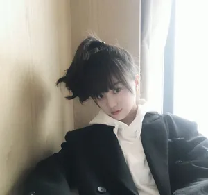 胡意旋俏皮可爱生活照图片_2