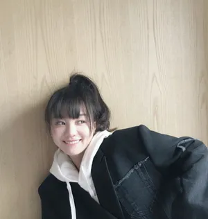 胡意旋俏皮可爱生活照图片_3