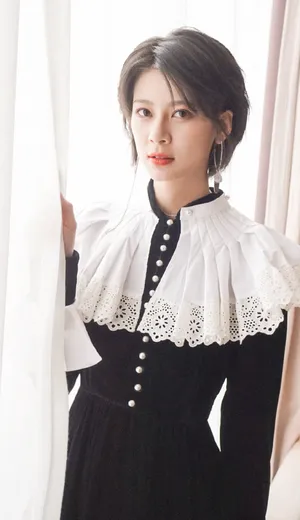 赵昭仪泡泡袖甜美养眼写真图片_2