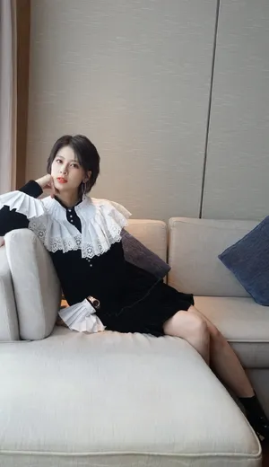 赵昭仪泡泡袖甜美养眼写真图片_4