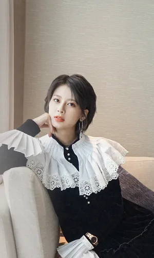 赵昭仪泡泡袖甜美养眼写真图片_6