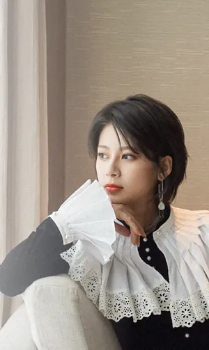 赵昭仪泡泡袖甜美养眼写真图片_7