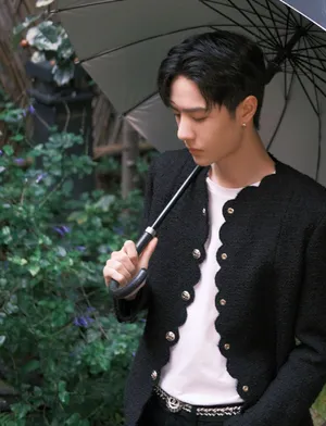 王一博简洁黑白系优雅写真图片_8