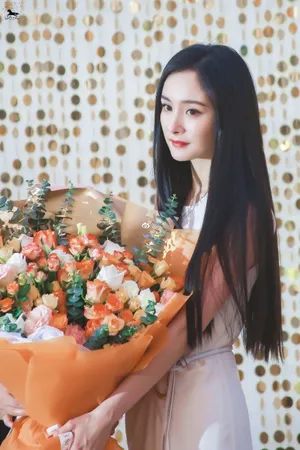 杨幂白色长裙温柔优雅绝美活动图片_3