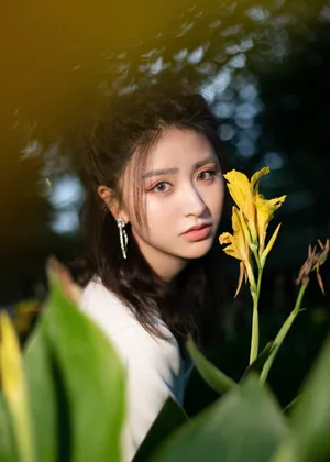 金子涵白色西装裙性感写真图片