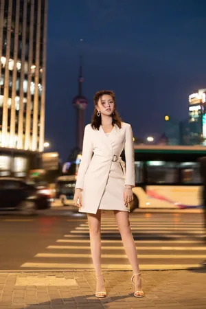 金子涵白色西装裙性感写真图片_4