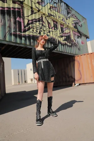 金子涵性感亮片裙写真图片_3