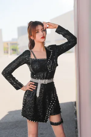 金子涵性感亮片裙写真图片_4