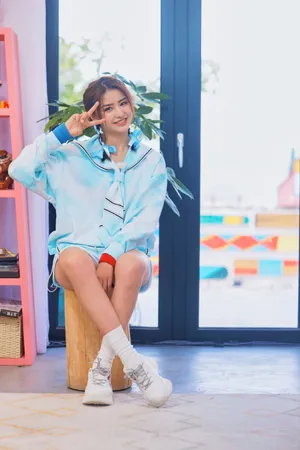 金子涵《完美的夏天》甜美剧照图片