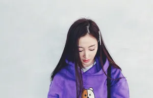 张天爱紫色卫衣初秋俏皮美照图片