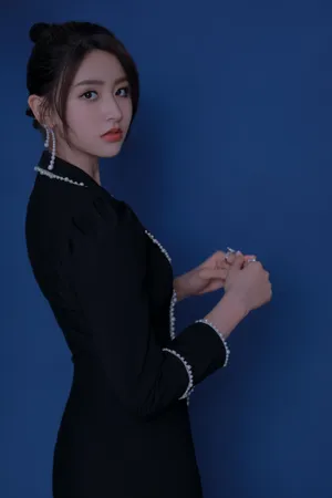 金子涵西装裙性感写真图片