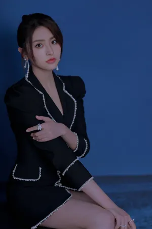 金子涵西装裙性感写真图片_3