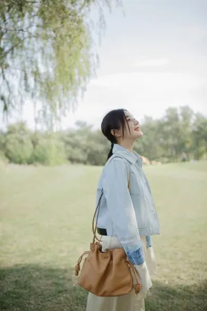 袁姗姗清新简约风写真图片