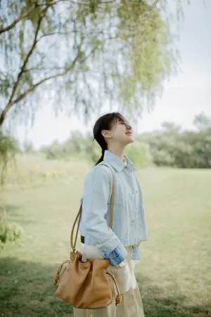 袁姗姗清新简约风写真图片_2