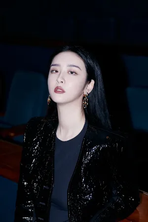 赵小棠漆皮皮率性摩登性感写真