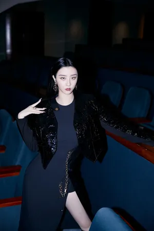 赵小棠漆皮皮率性摩登性感写真_2
