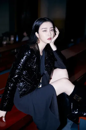 赵小棠漆皮皮率性摩登性感写真_3