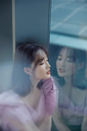 李沁香芋紫蝴蝶袖上衣写真图片_4