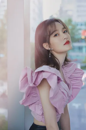 李沁香芋紫蝴蝶袖上衣写真图片_5