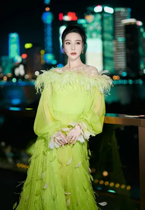 范冰冰雪肤红唇温柔甜美活动图片