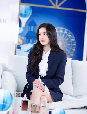 杨幂西装短裙性感写真图片_7