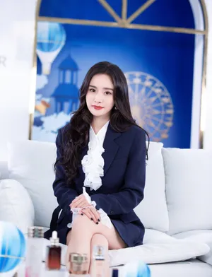 杨幂西装短裙性感写真图片_8