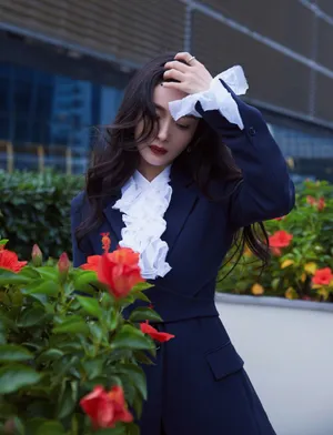 杨幂西装短裙性感写真图片_9