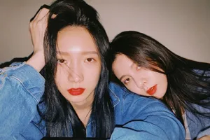 孟美岐为宋妍霏庆生友谊满满自拍图片_3