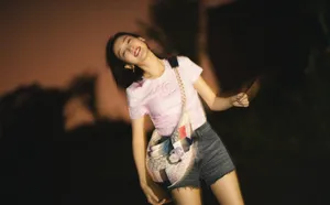 王鸥牛仔热裤性感甜酷写真图片_5