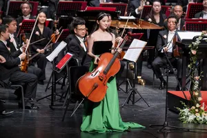 欧阳娜娜抹胸绿色礼服惊艳现场图片_5