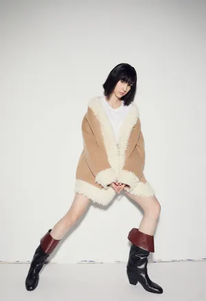 王悦伊毛呢外套温婉写真图片