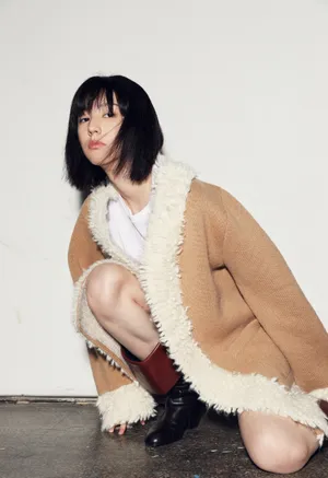 王悦伊毛呢外套温婉写真图片_2