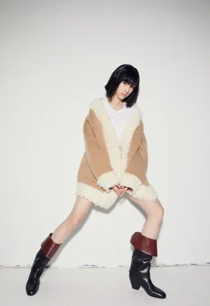 王悦伊毛呢外套温婉写真图片_5
