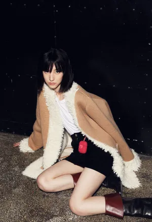 王悦伊毛呢外套温婉写真图片_6
