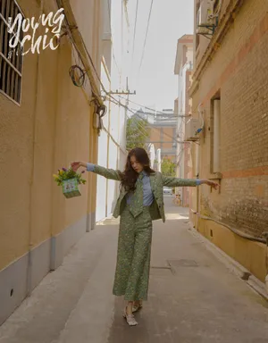 宋妍霏洋气性感街拍写真图片_5