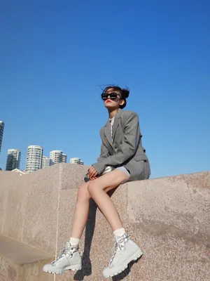 林允丸子头甜美性感写真图片