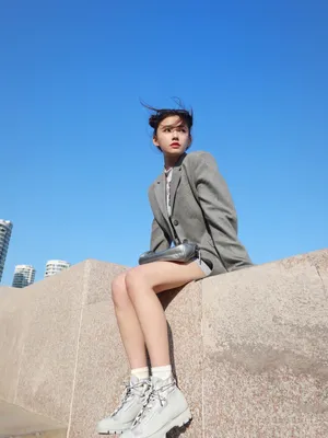 林允丸子头甜美性感写真图片_2