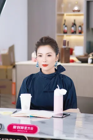 刘涛深蓝套装优雅写真图片_4
