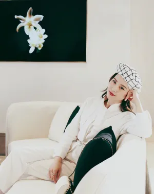 刘诗诗白色贝雷帽清新恬静写真图片