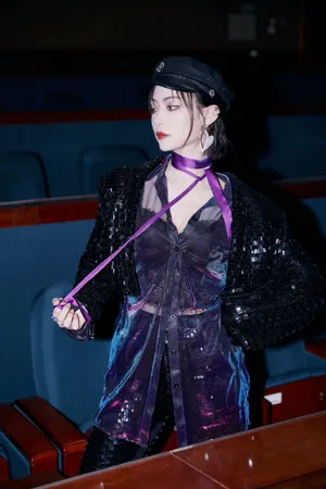 许佳琪紫色丝带性感美艳写真图片_5