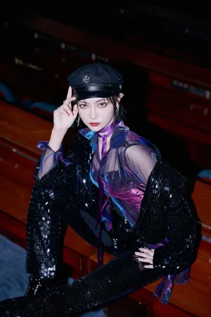 许佳琪紫色丝带性感美艳写真图片_6