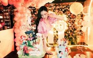 宋妍霏生日派对粉裙梦幻甜美美照图片