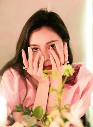 宋妍霏生日派对粉裙梦幻甜美美照图片_1