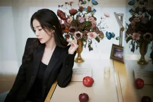 杨幂西装丝袜性感品牌活动图片