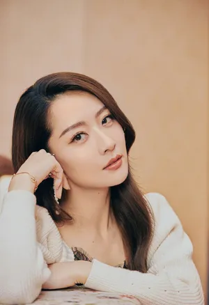 白冰穿露背针织长裙性感写真图片_4