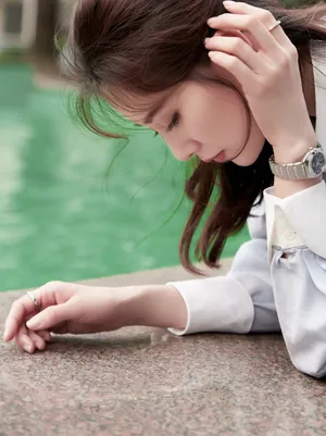 刘诗诗秋日温婉随性写真图片_3