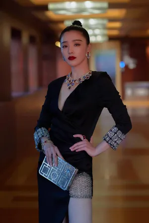 阚清子黑化造型时尚写真图片_4