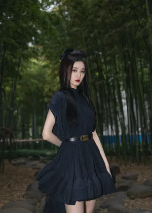 徐艺洋竹林黑裙甜酷性感写真图片_7