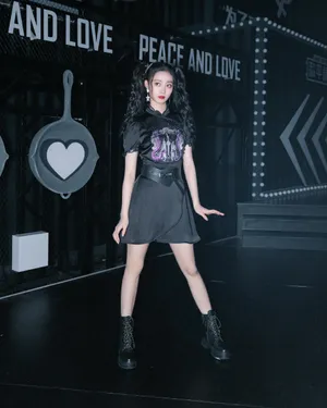 徐艺洋双马尾性感靓丽写真图片_3